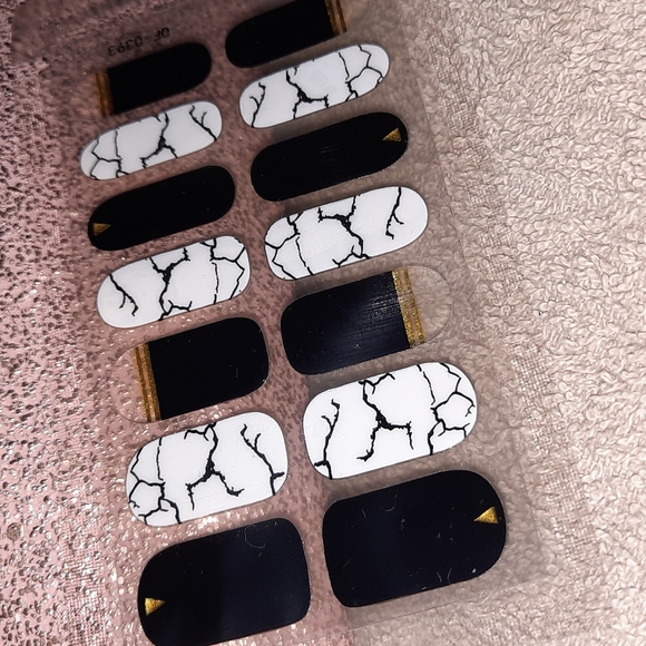Nail care bundle. 4 items. 3 polishes& 1 set of black marble w/gold Nail wraps - Picture 6 of 6